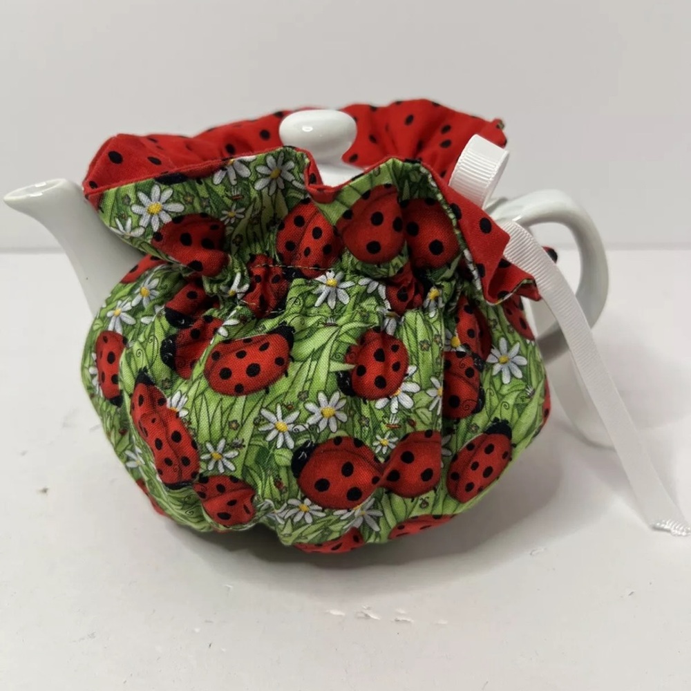 Old Amsterdam Porcelain Works 16 Ounce (2 cup) Teapot White KITSCHY LADY BUG